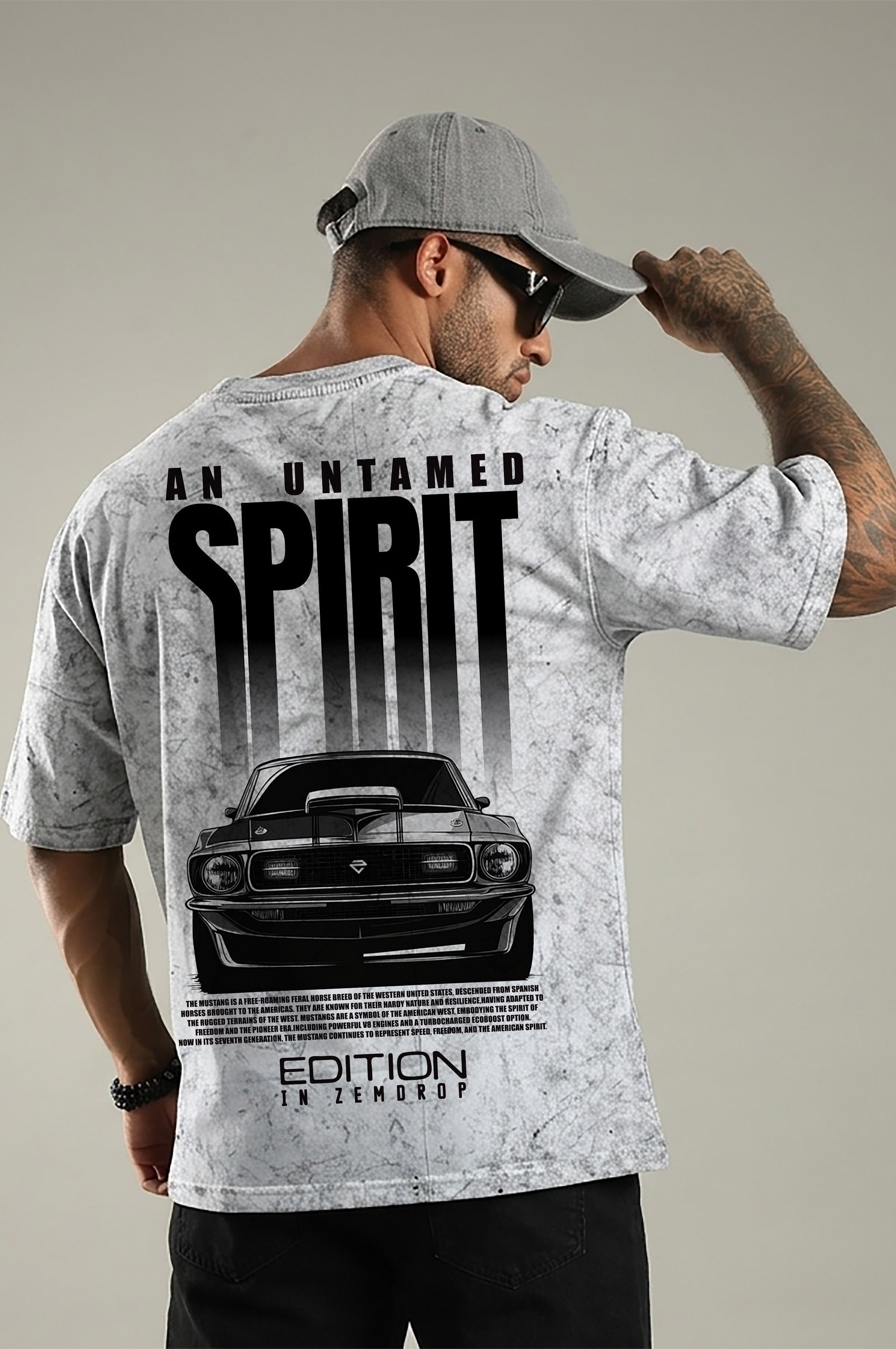 Un tamed sprit oversized T-shirt