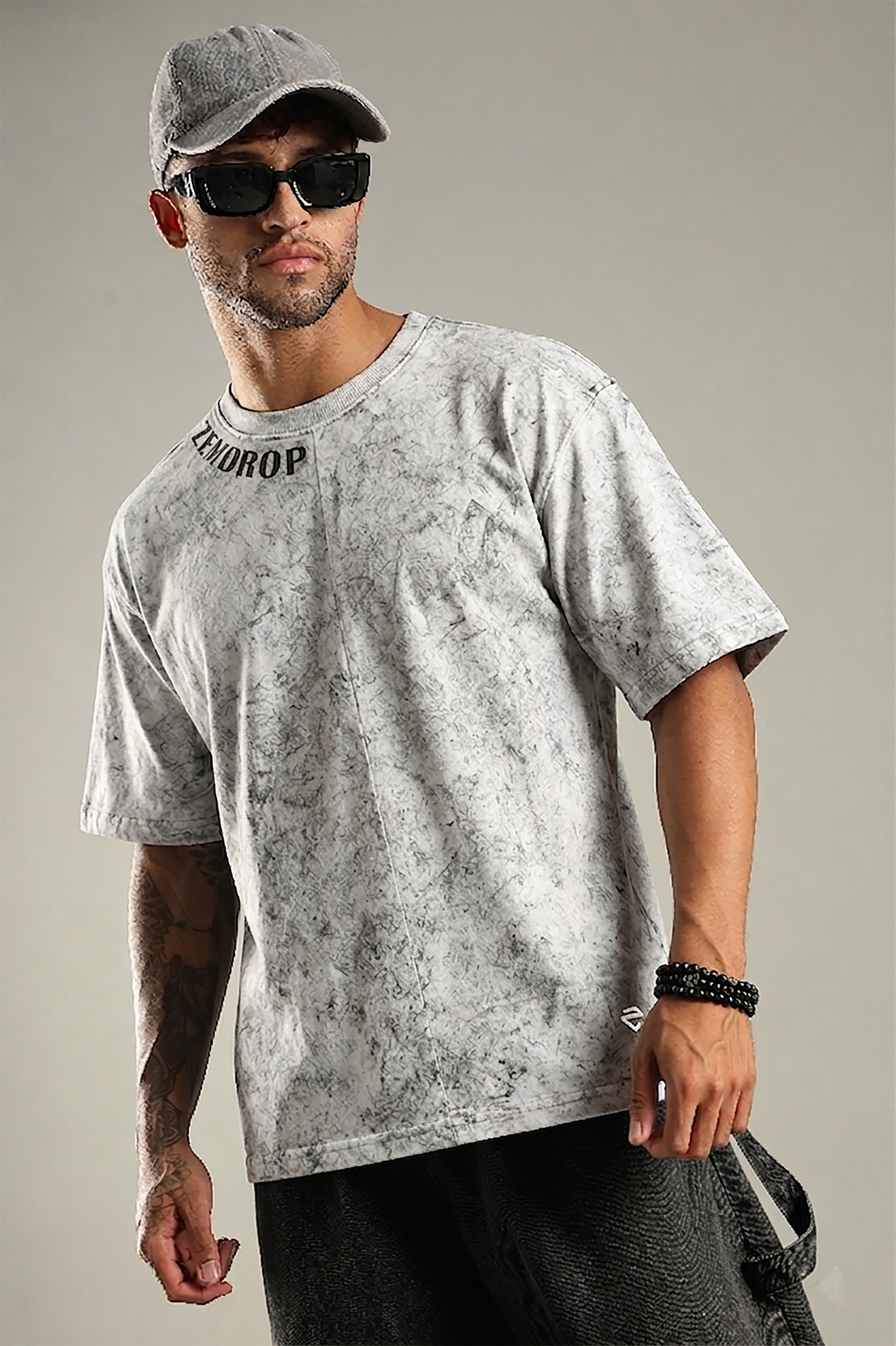 Un tamed sprit oversized T-shirt