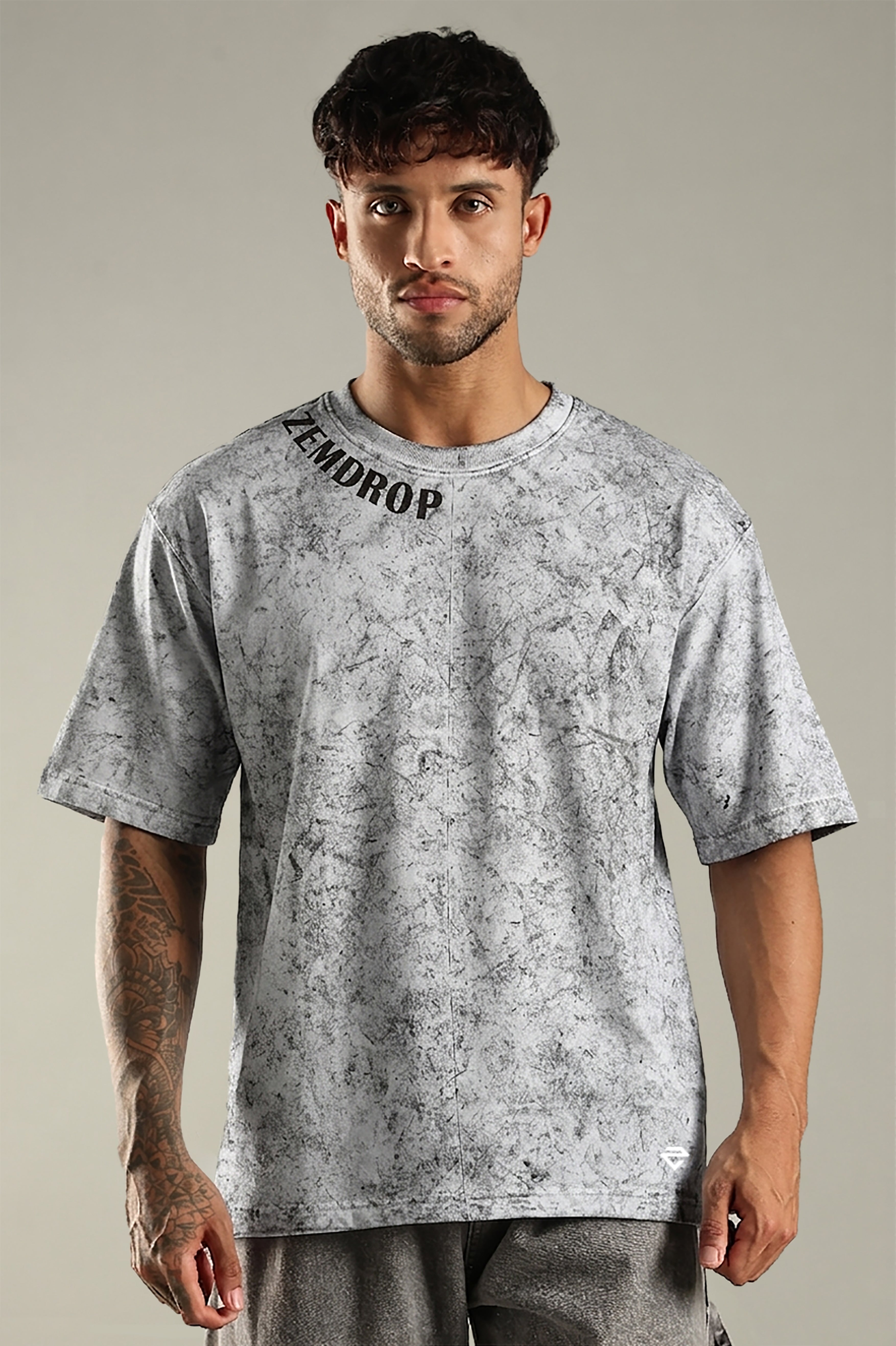 Un tamed sprit oversized T-shirt