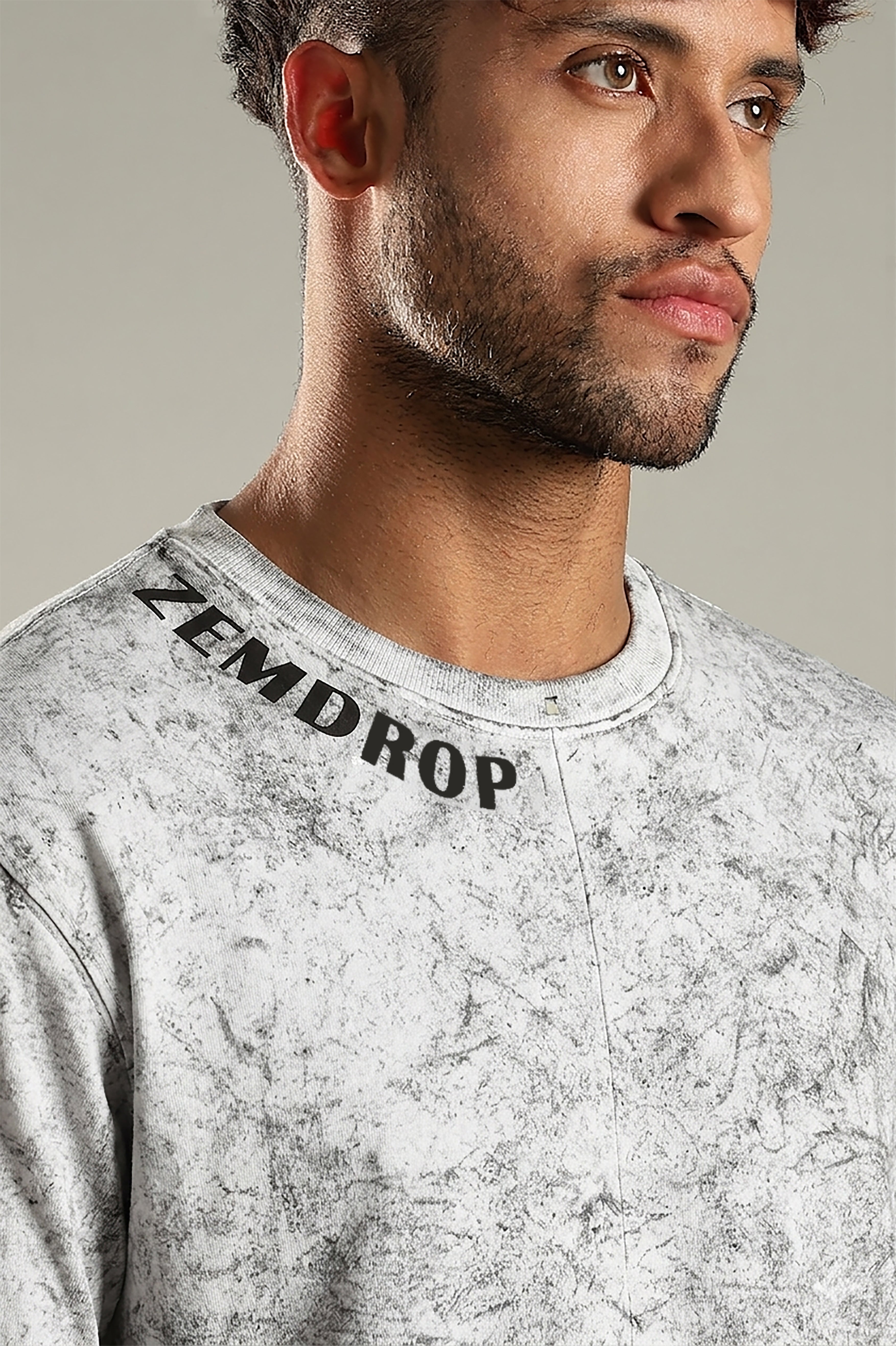 Un tamed sprit oversized T-shirt