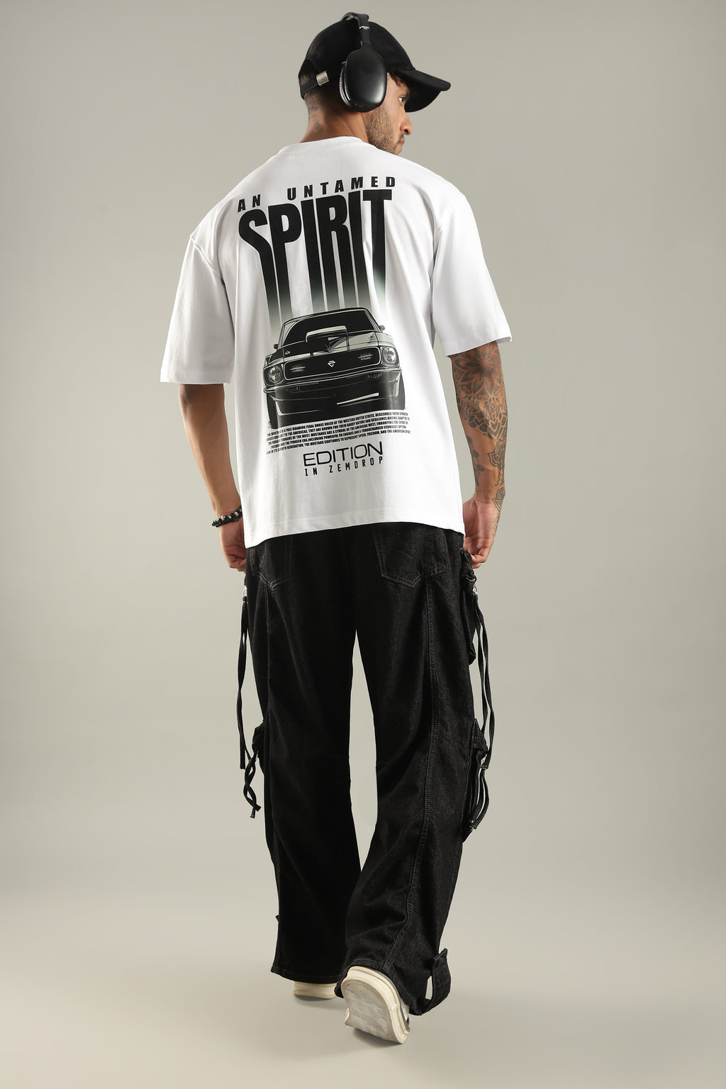 Un tamed sprit oversized T-shirt