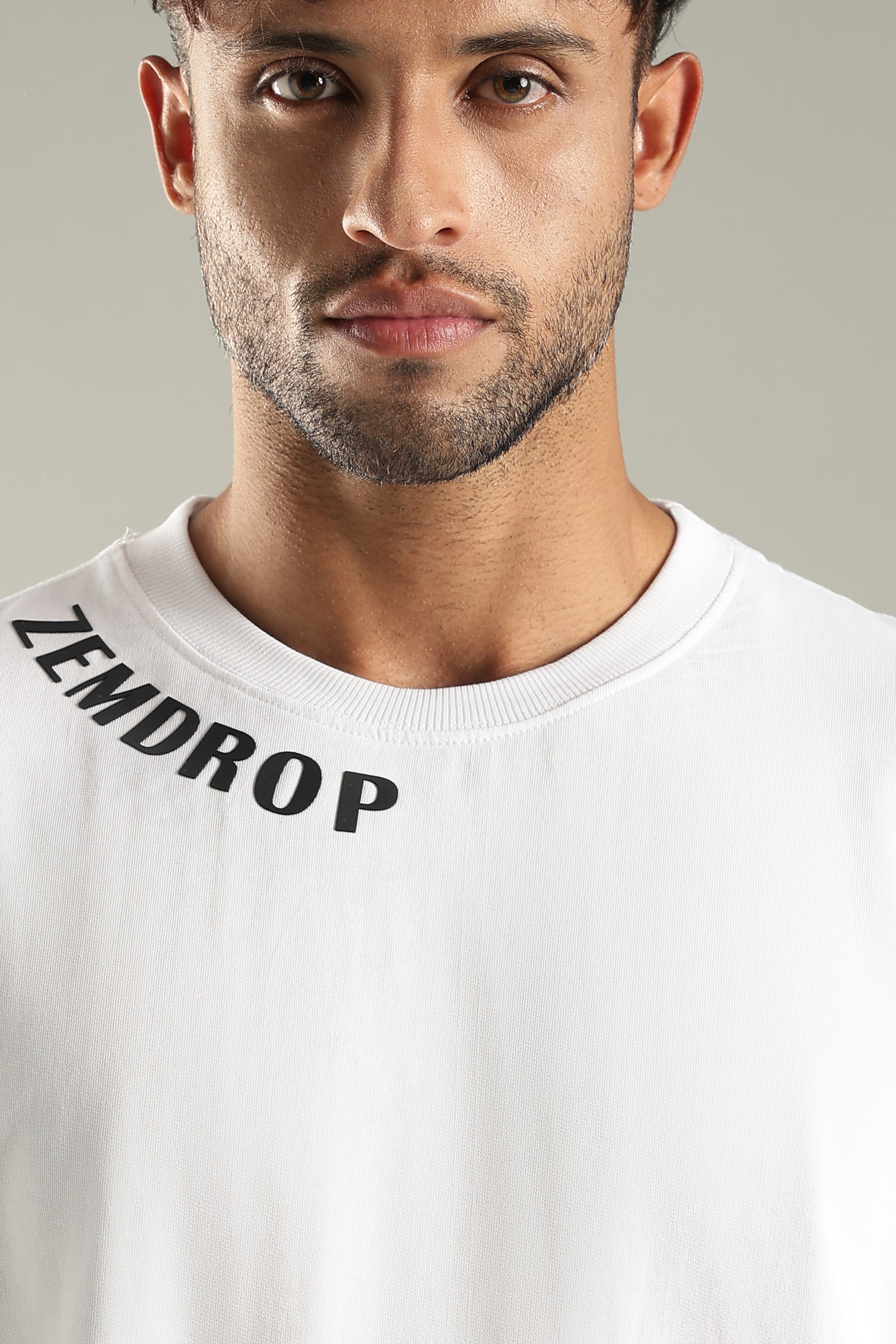 Un tamed sprit oversized T-shirt