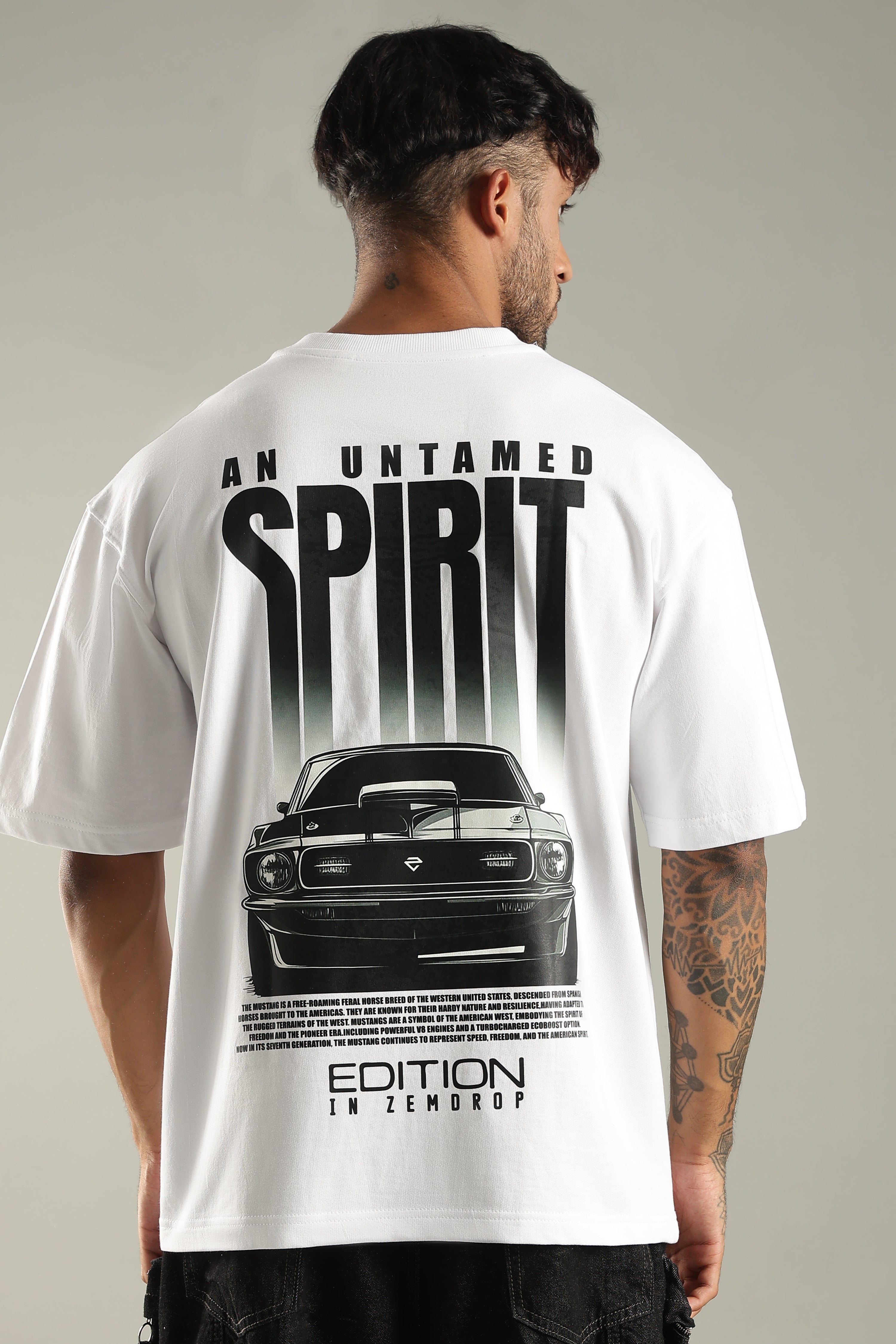 Un tamed sprit oversized T-shirt