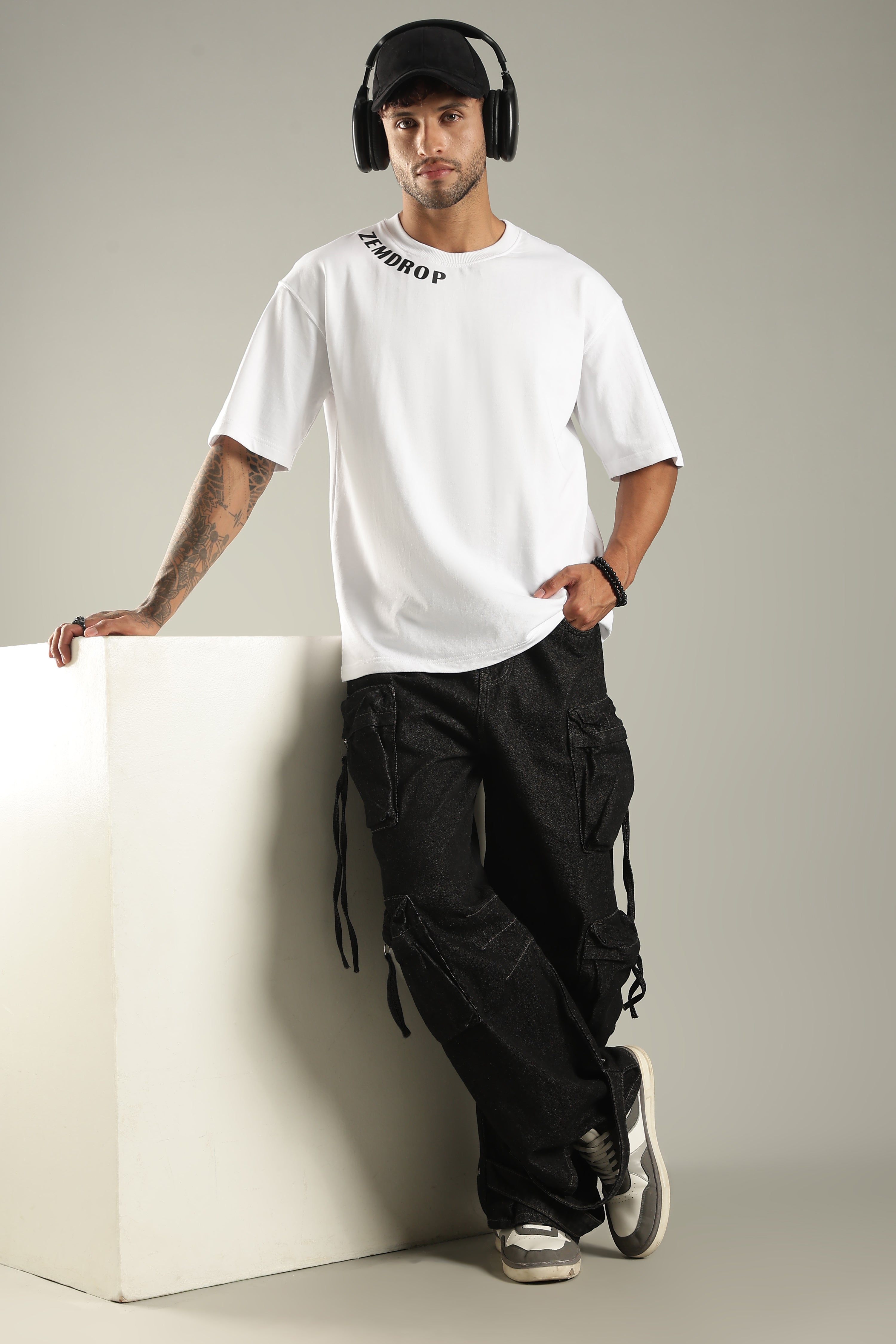 Un tamed sprit oversized T-shirt